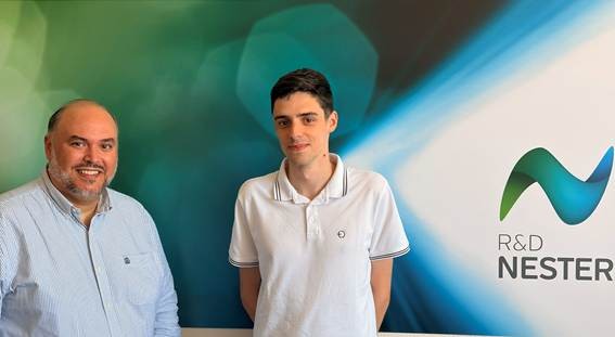Tiago Pina with his internship mentor, Ricardo Pastor